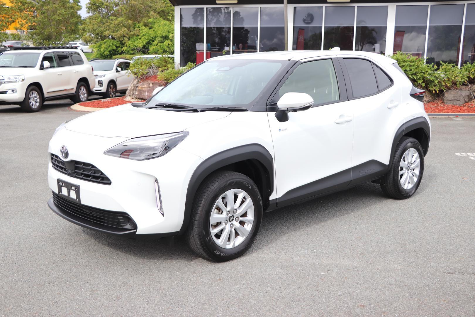 2024 Toyota Yaris Cross GXL in White