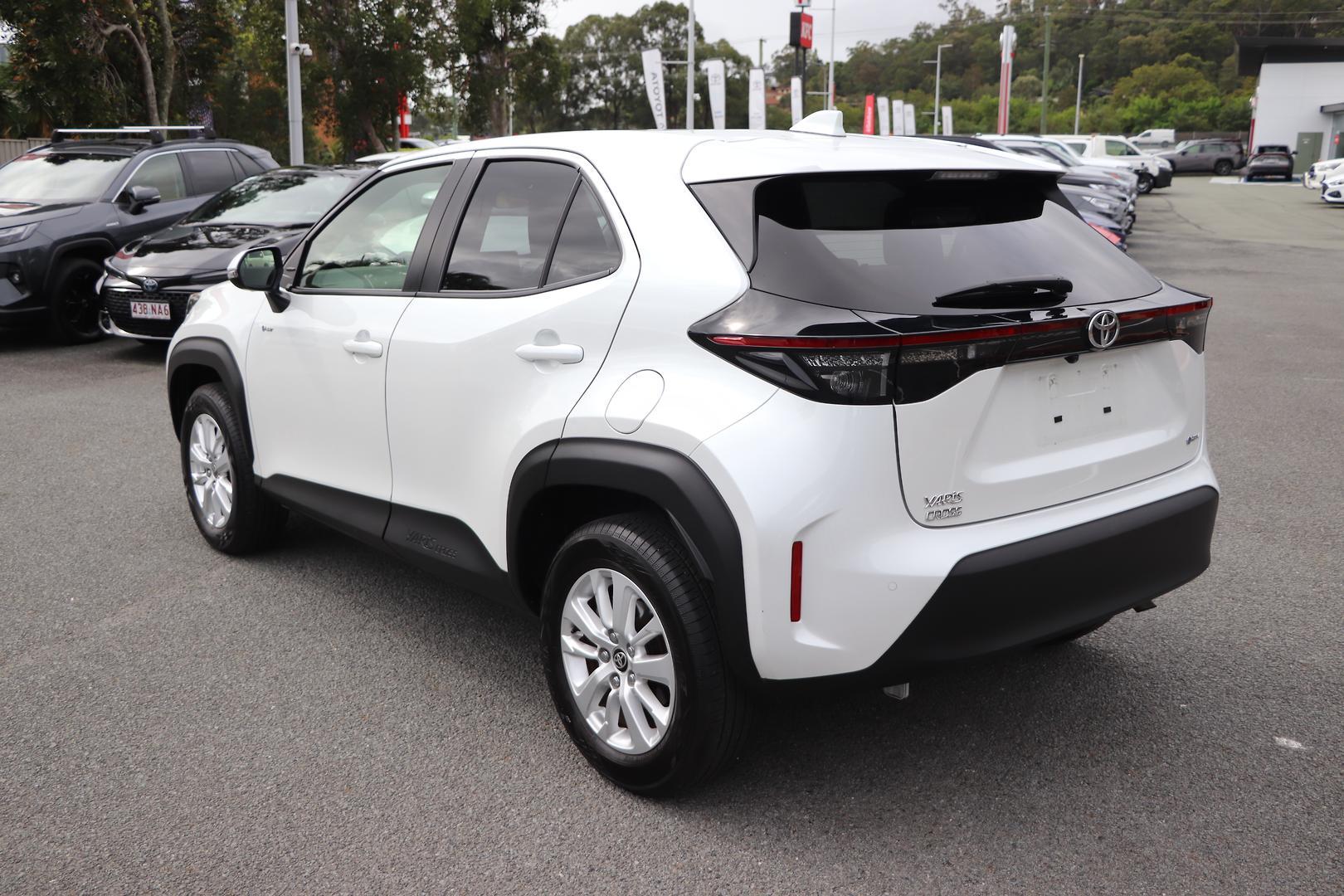 2024 Toyota Yaris Cross GXL in White