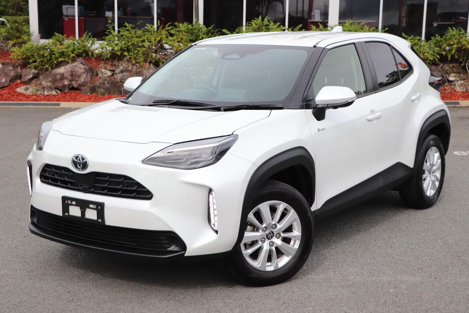 2024 Toyota Yaris Cross GXL in White