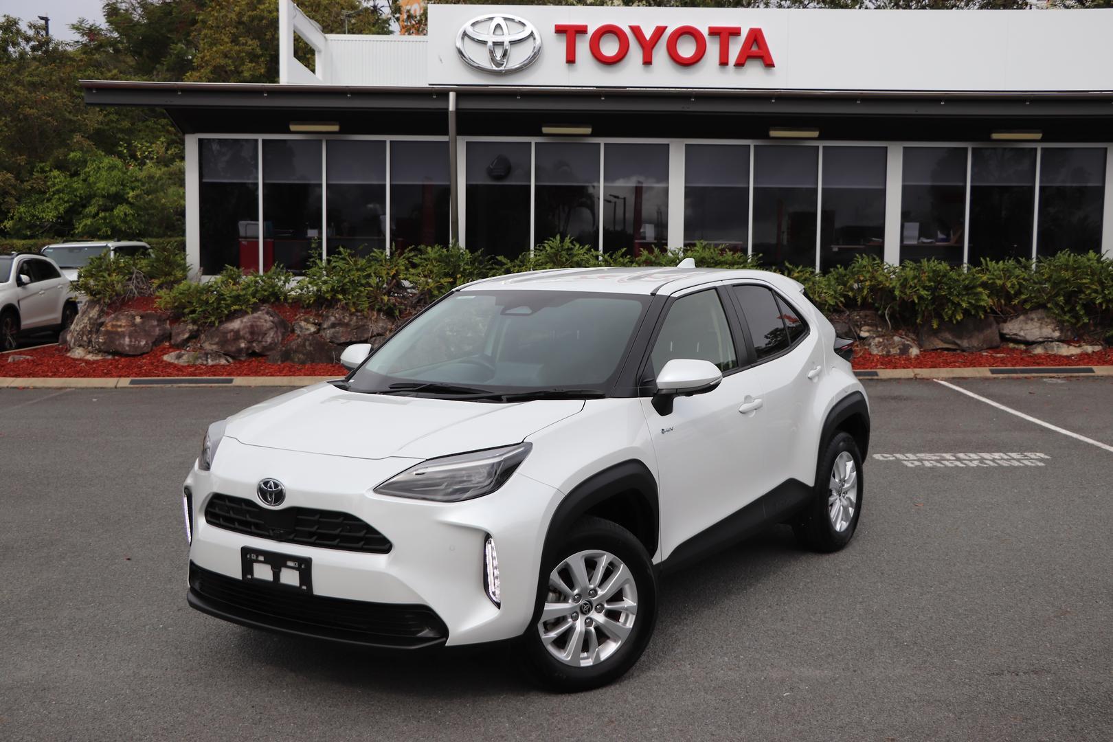 2024 Toyota Yaris Cross GXL in White