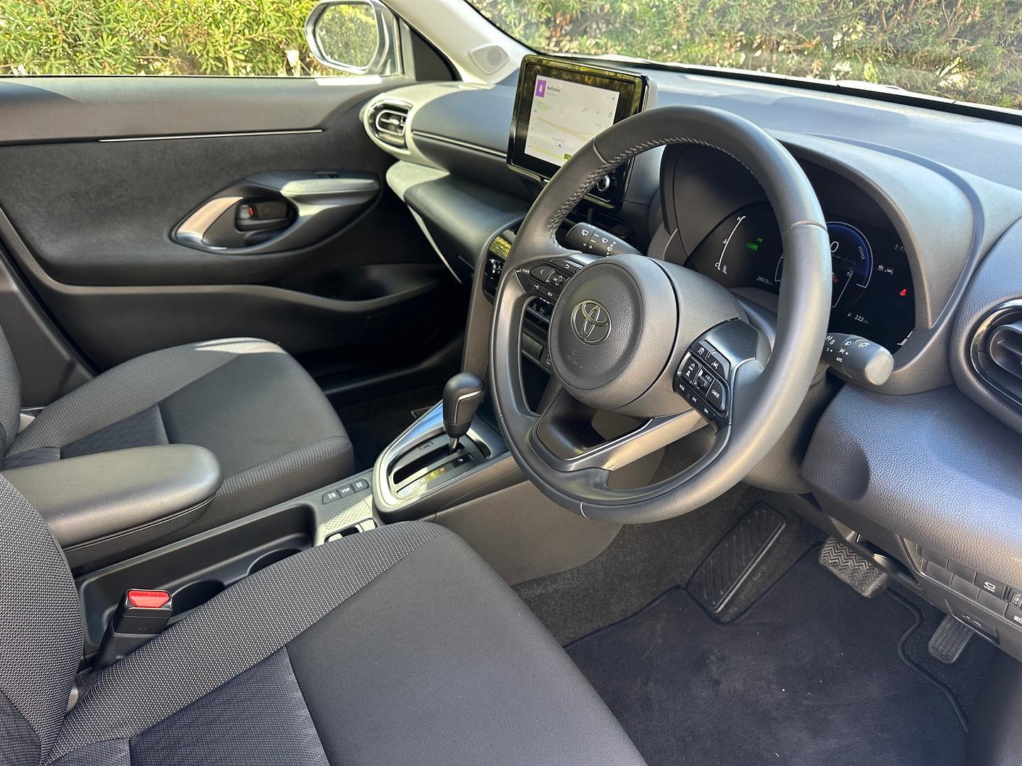 2025 Toyota Yaris Cross GXL in Silver