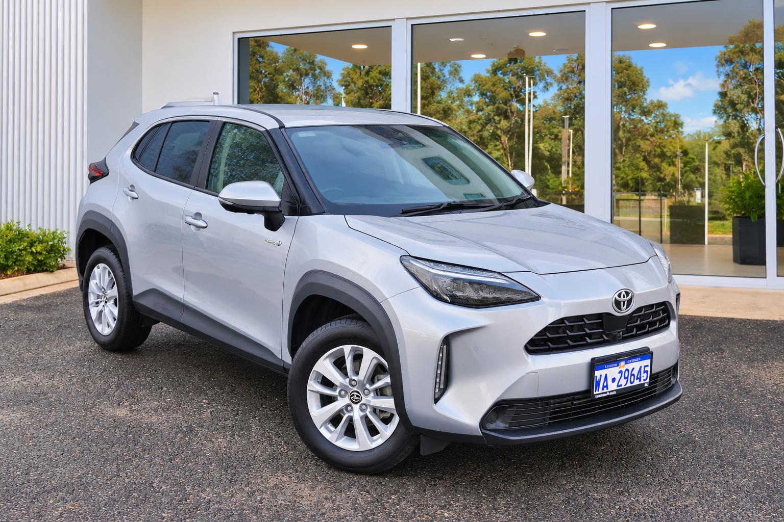 2024 Toyota Yaris Cross GXL in Silver