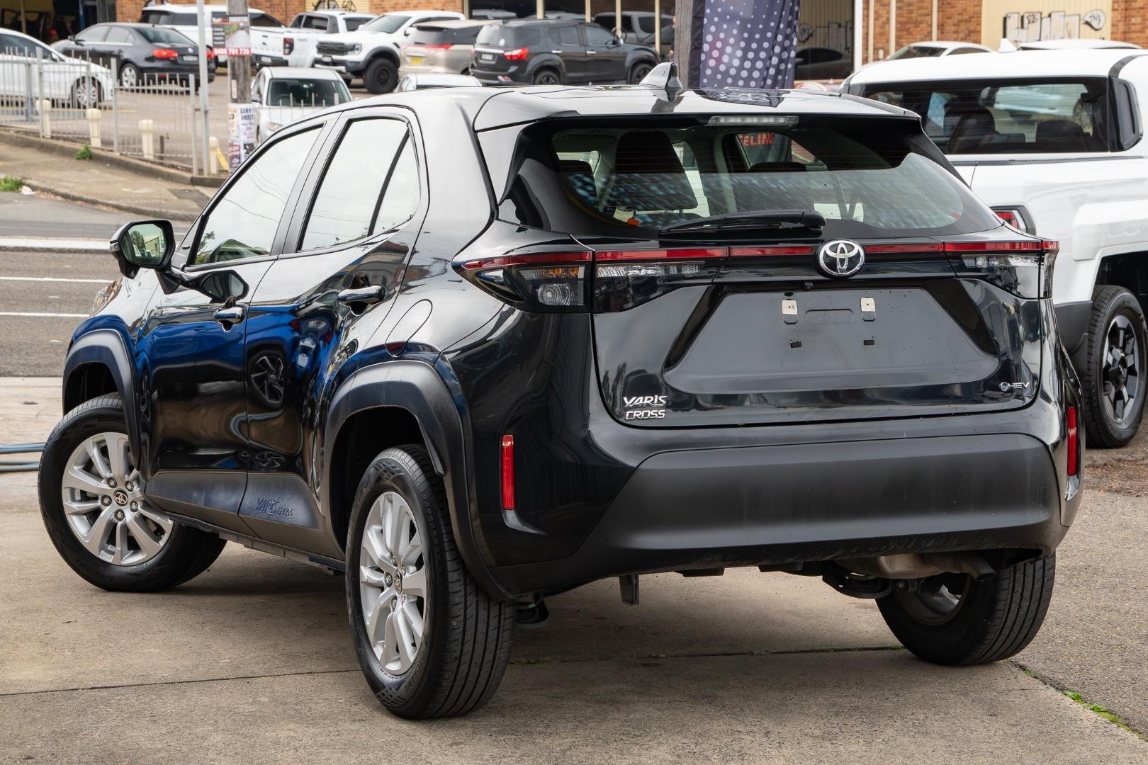 2024 Toyota Yaris Cross GX in Black