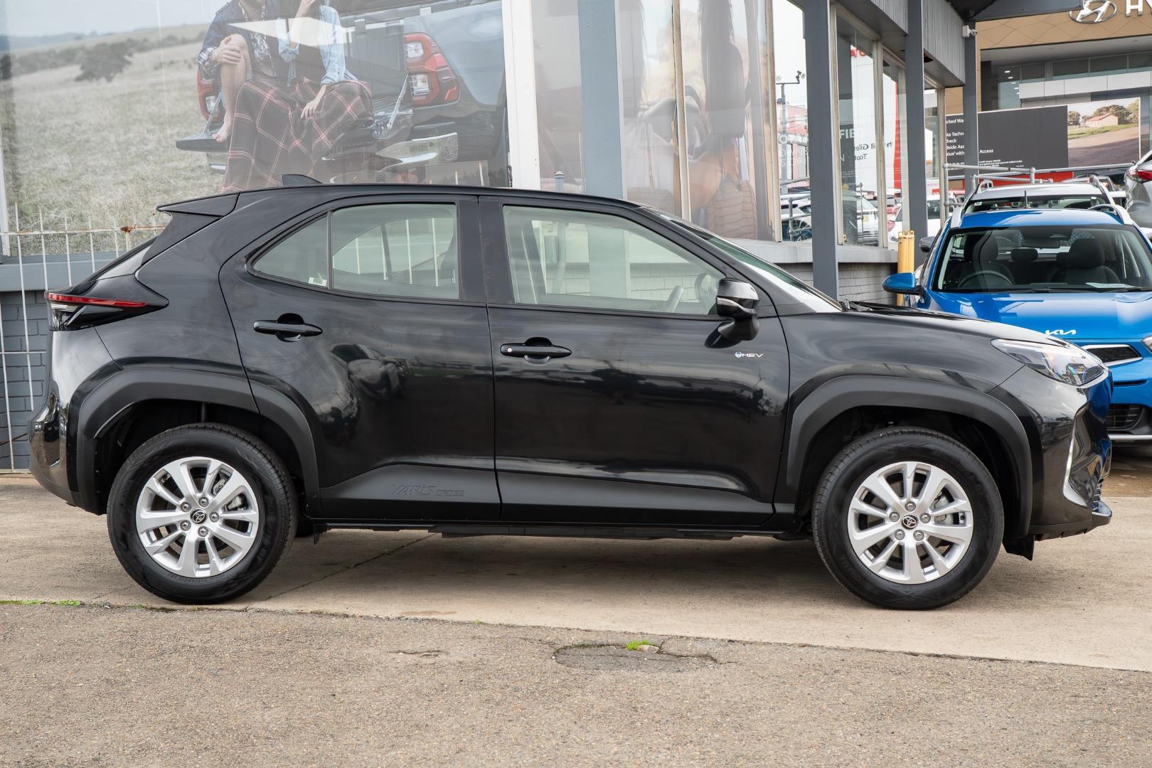 2024 Toyota Yaris Cross GX in Black