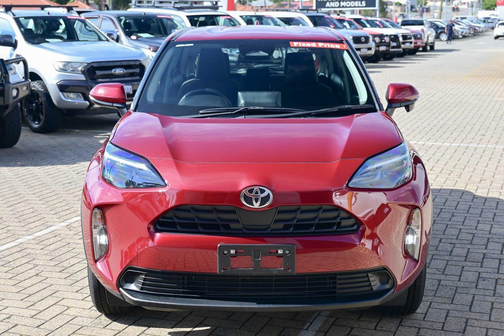 2025 Toyota Yaris Cross GX in Red