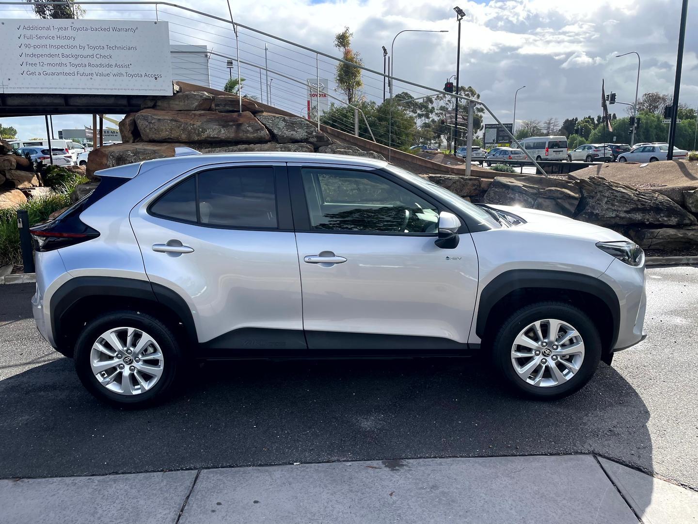 2024 Toyota Yaris Cross GXL in Silver