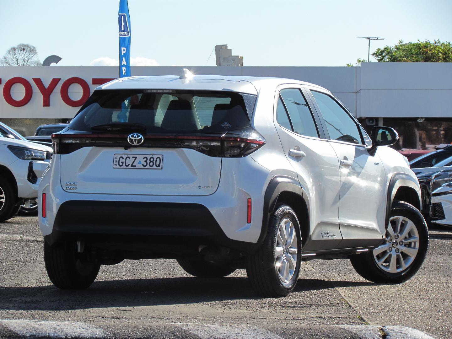 2025 Toyota Yaris Cross GX in White