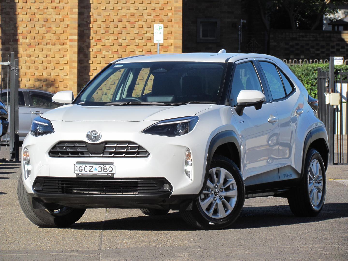 2025 Toyota Yaris Cross GX in White