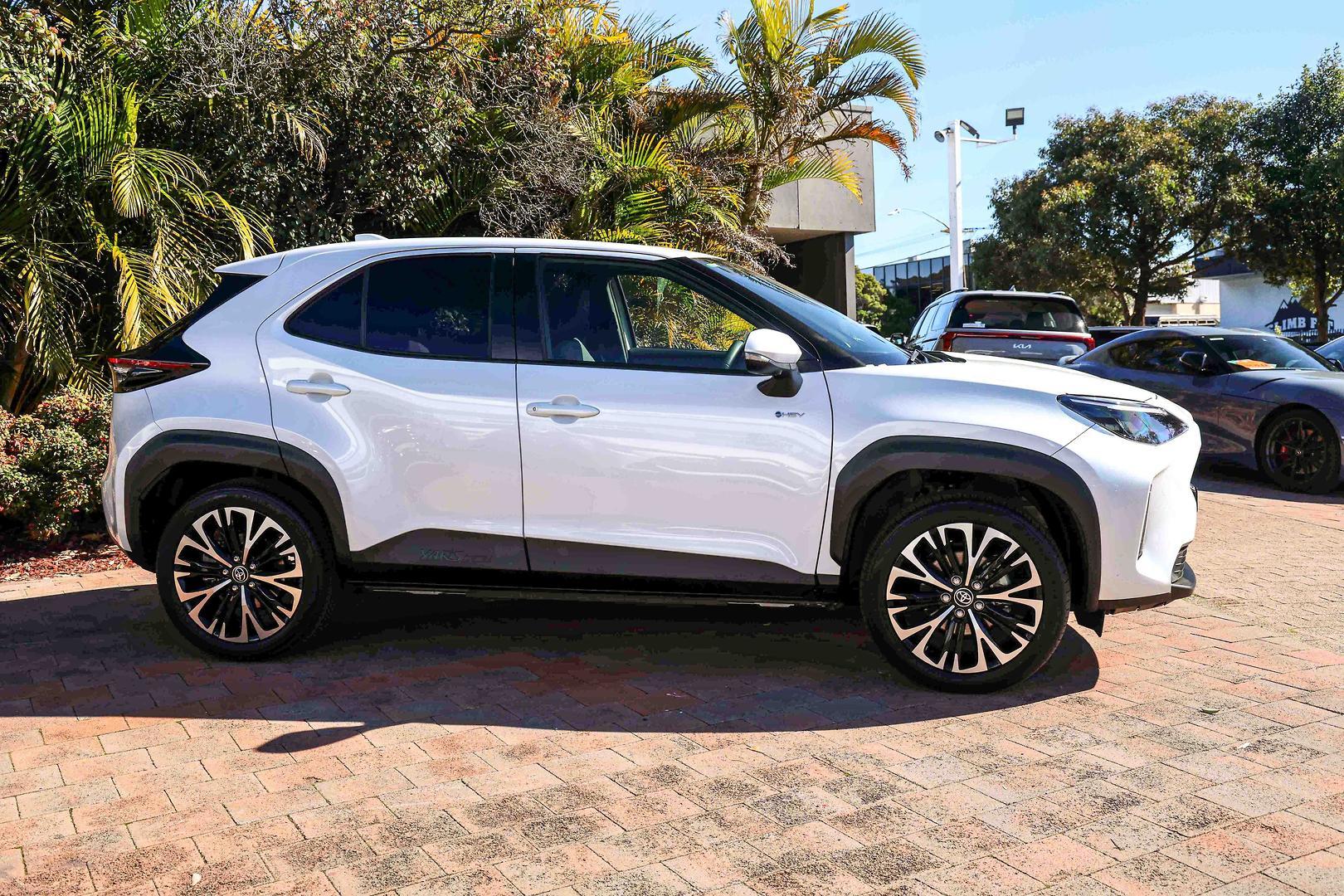2025 Toyota Yaris Cross Urban in White