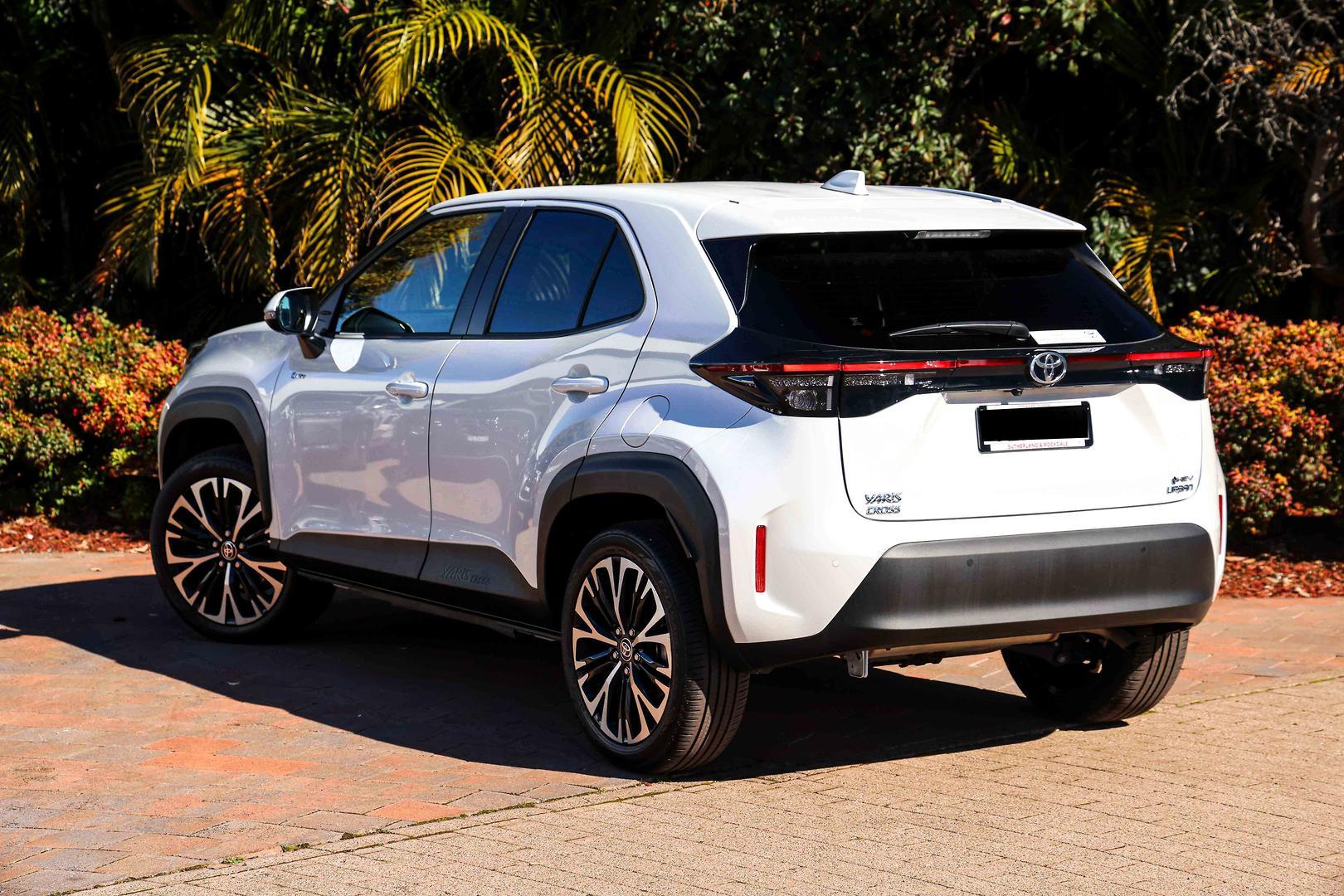 2025 Toyota Yaris Cross Urban in White