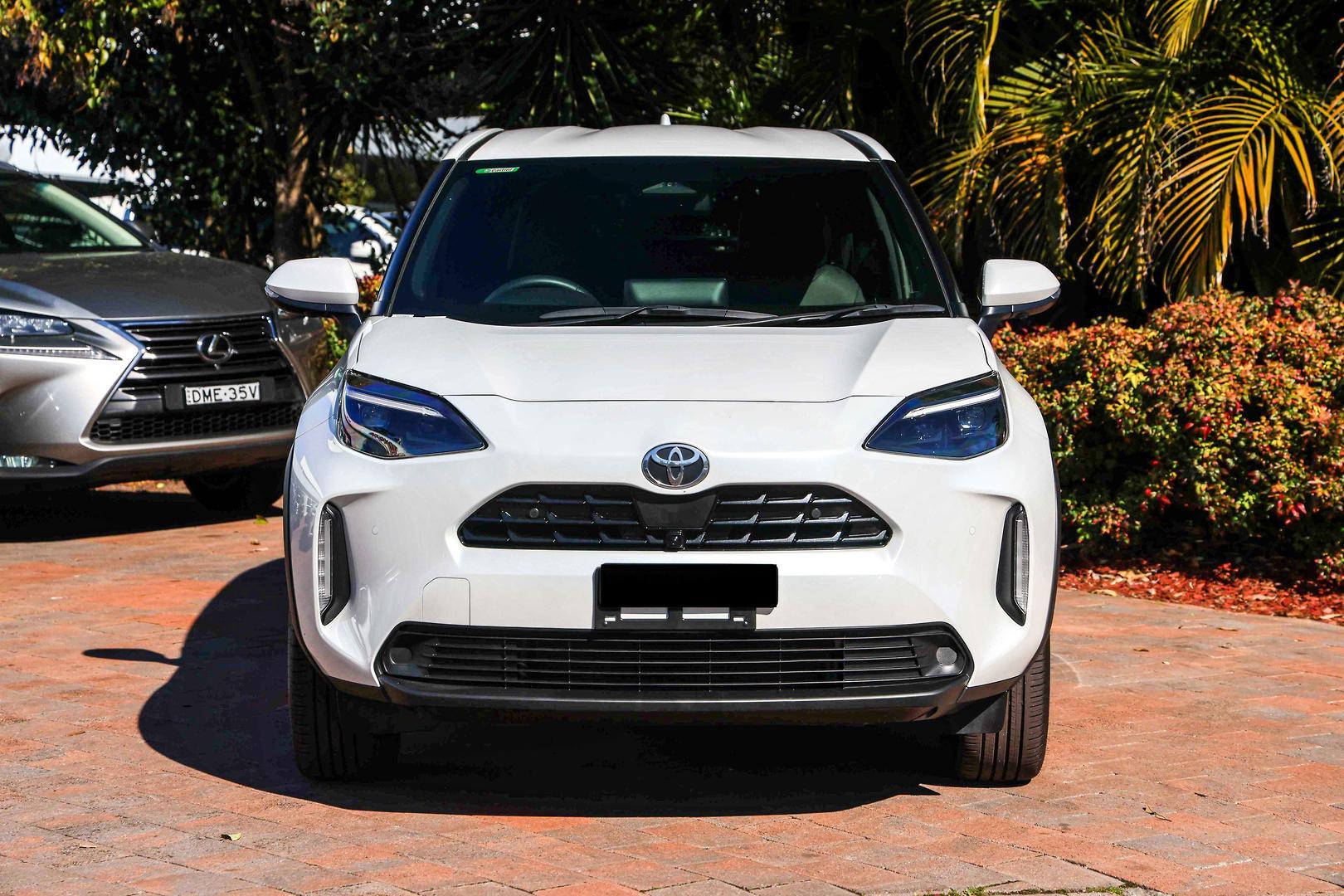 2025 Toyota Yaris Cross Urban in White