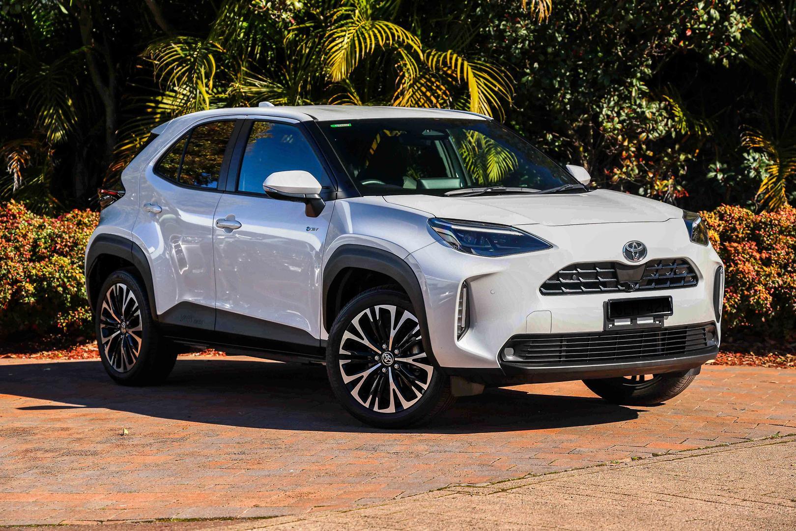 2025 Toyota Yaris Cross Urban in White