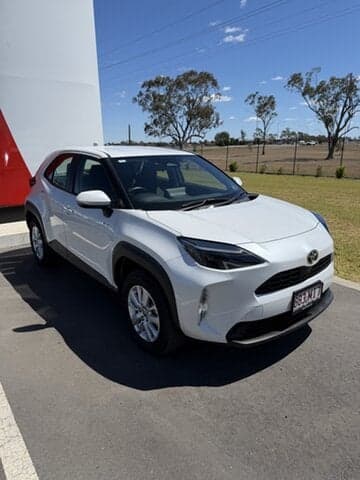 2025 Toyota Yaris Cross GX in White