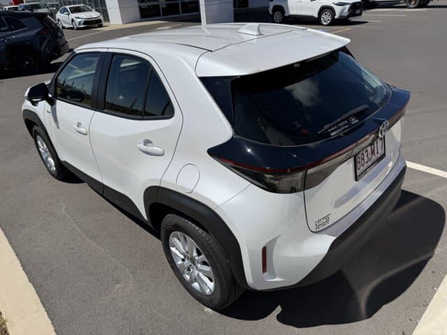 2025 Toyota Yaris Cross GX in White
