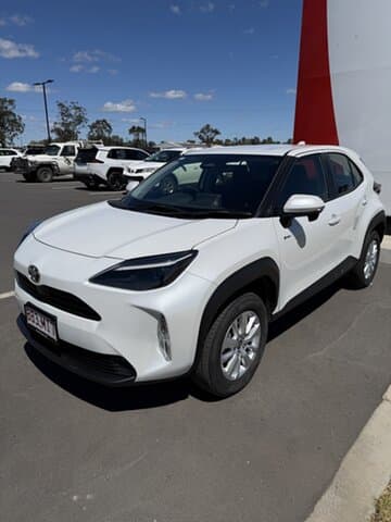 2025 Toyota Yaris Cross GX in White