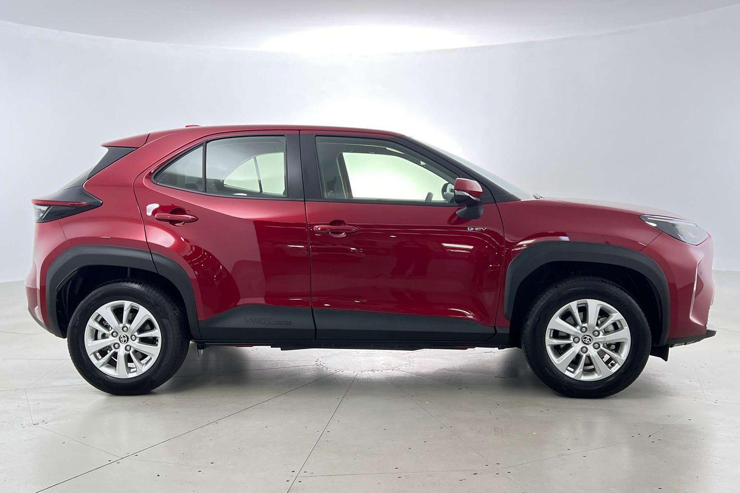 2025 Toyota Yaris Cross GX in Red