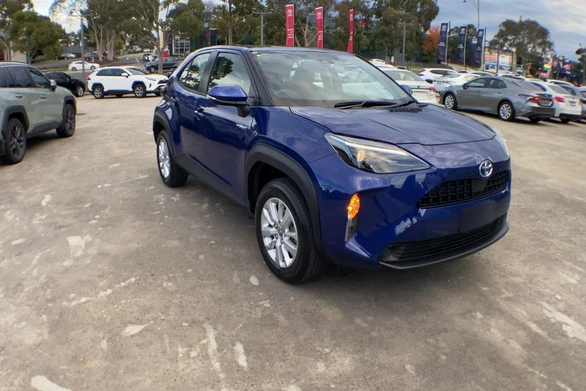 2022 Toyota Yaris Cross GX in Blue