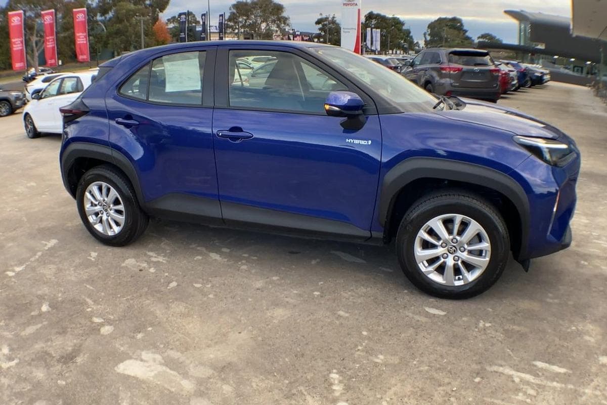 2022 Toyota Yaris Cross GX in Blue