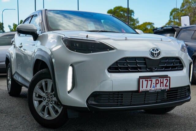 2025 Toyota Yaris Cross GXL in White
