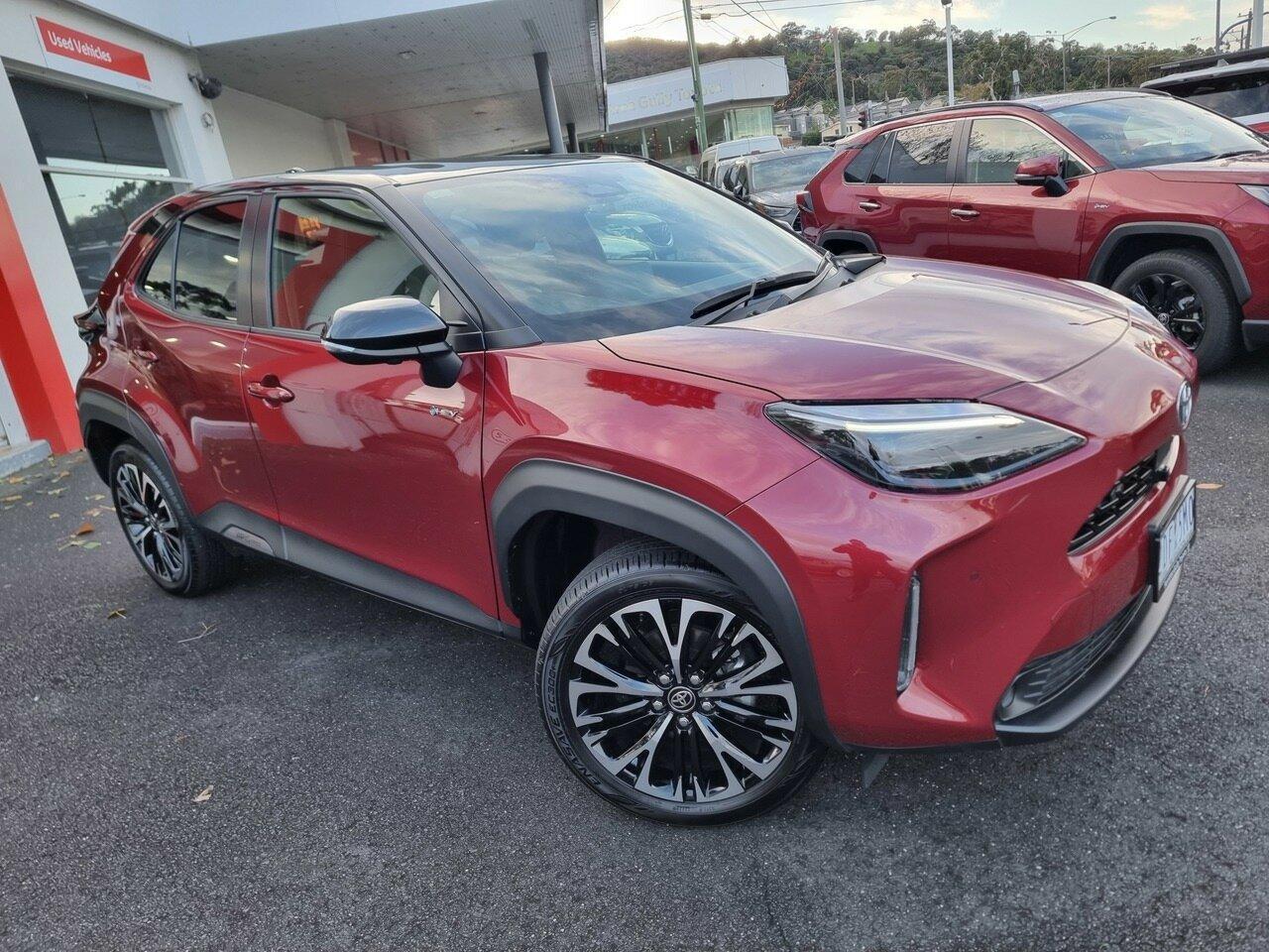 2025 Toyota Yaris Cross Urban in Red