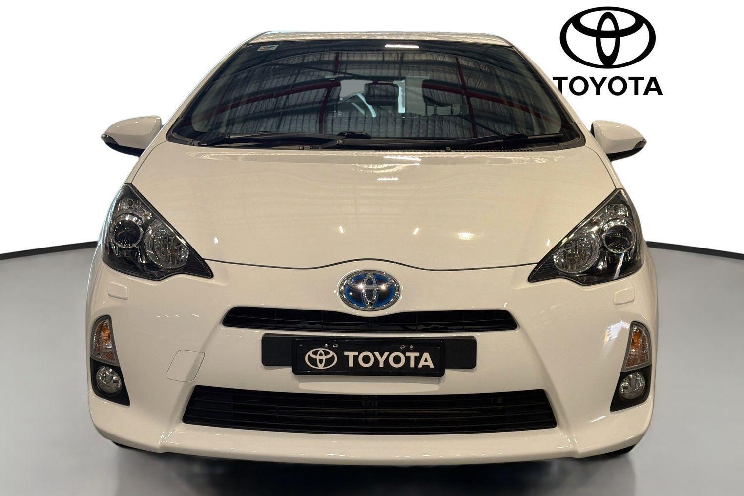 2014 Toyota Prius C i-Tech in White