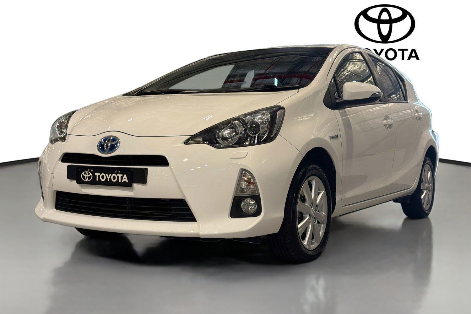 2014 Toyota Prius C i-Tech in White