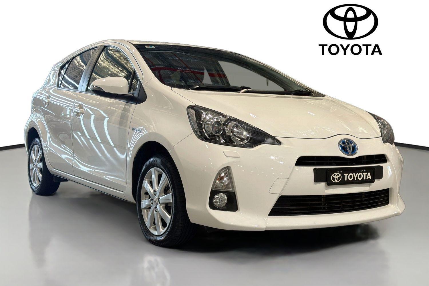 2014 Toyota Prius C i-Tech in White