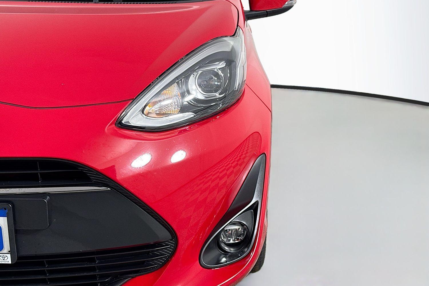 2018 Toyota Prius C i-Tech in Red