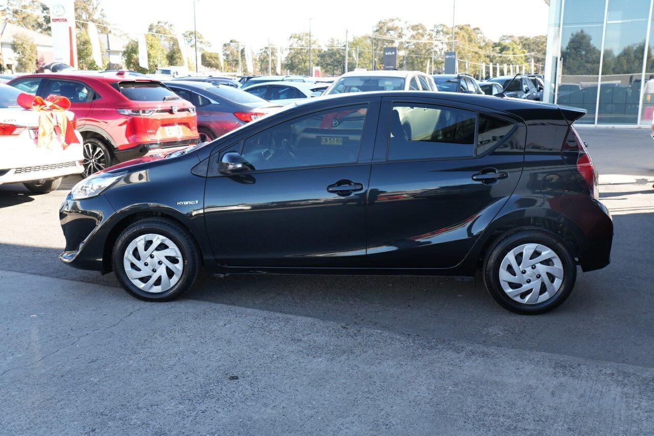 2018 Toyota Prius C Base in Black