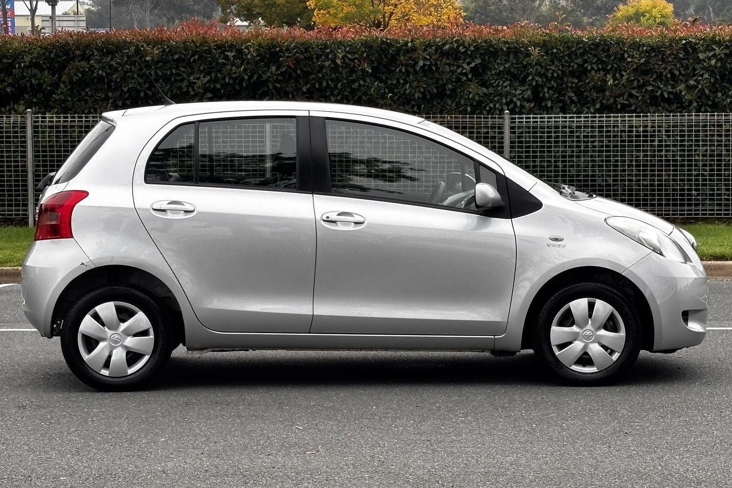 2008 Toyota Yaris Edge in Silver