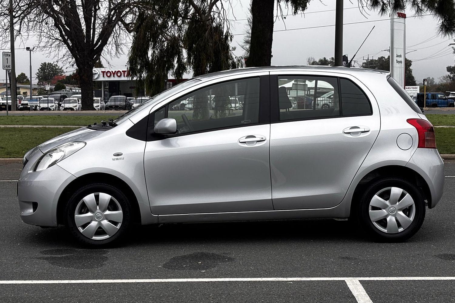 2008 Toyota Yaris Edge in Silver