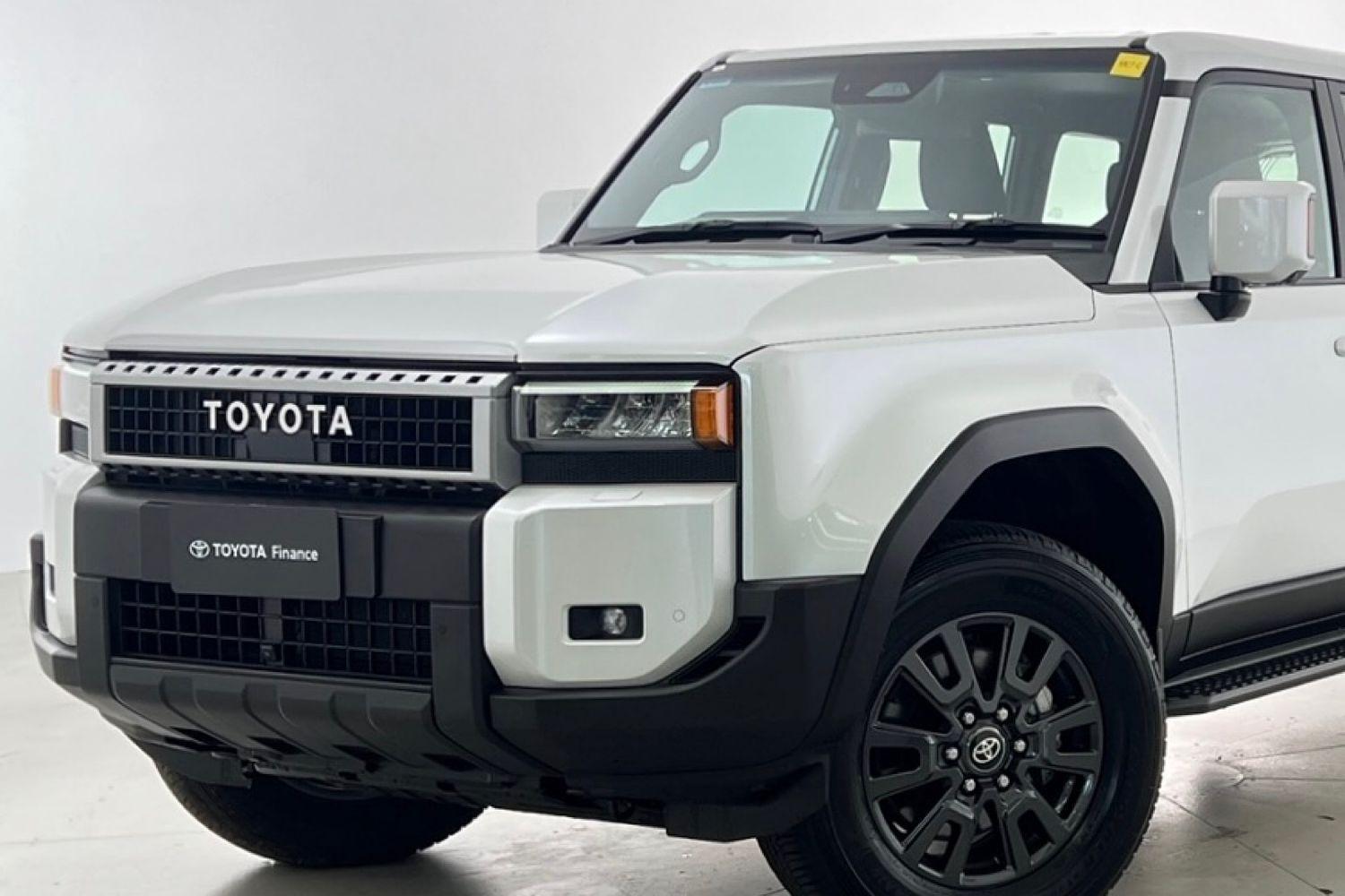 2025 Toyota Landcruiser Prado GX in White
