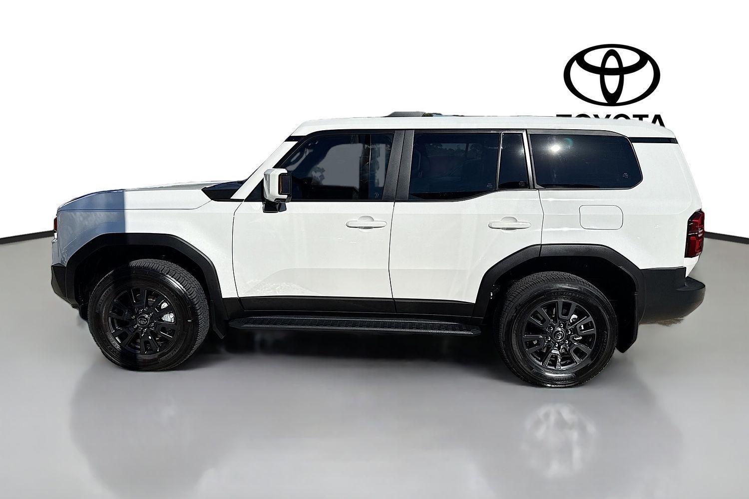 2025 Toyota Landcruiser Prado GXL in White
