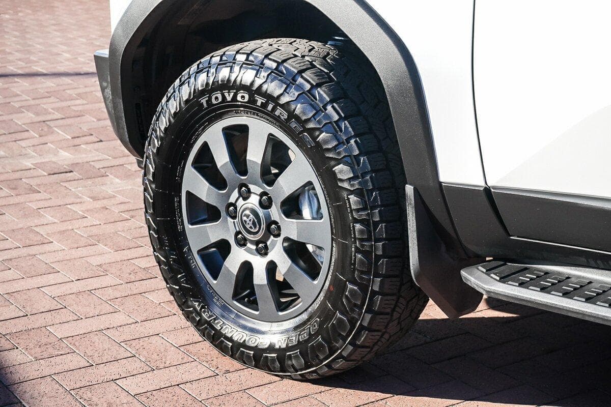 2025 Toyota Landcruiser Prado Altitude in White