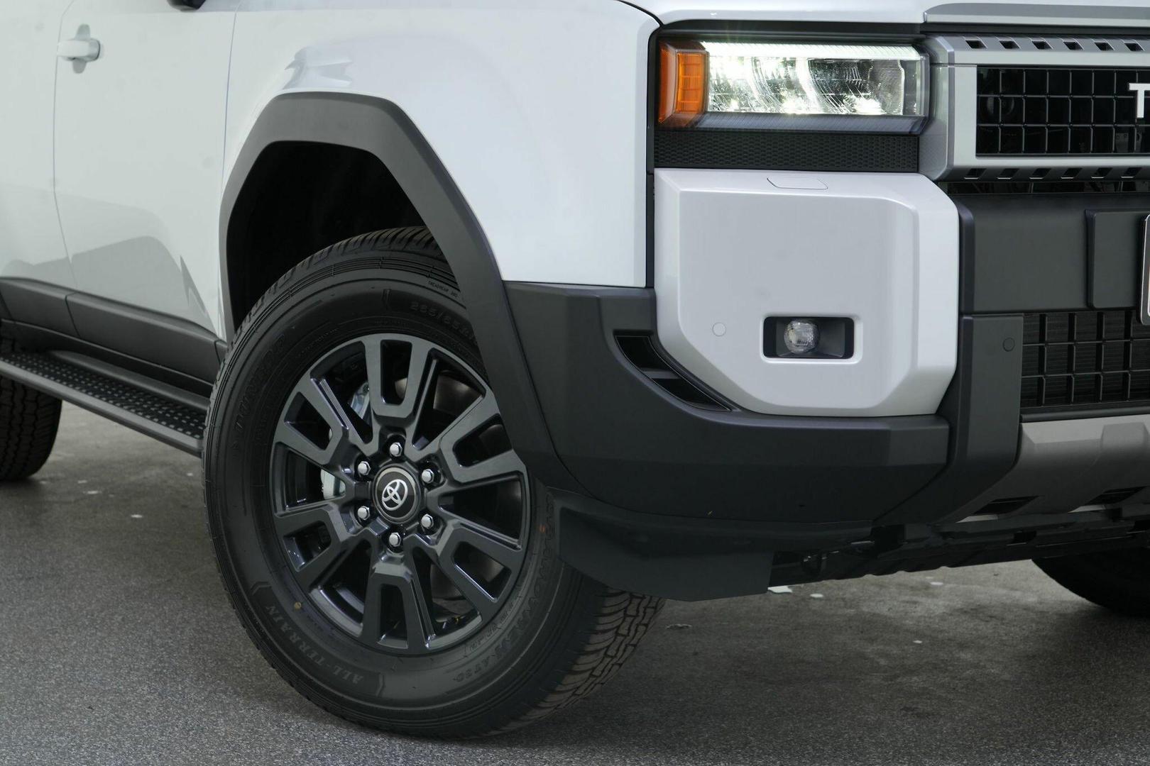 2026 Toyota Landcruiser Prado GXL in White