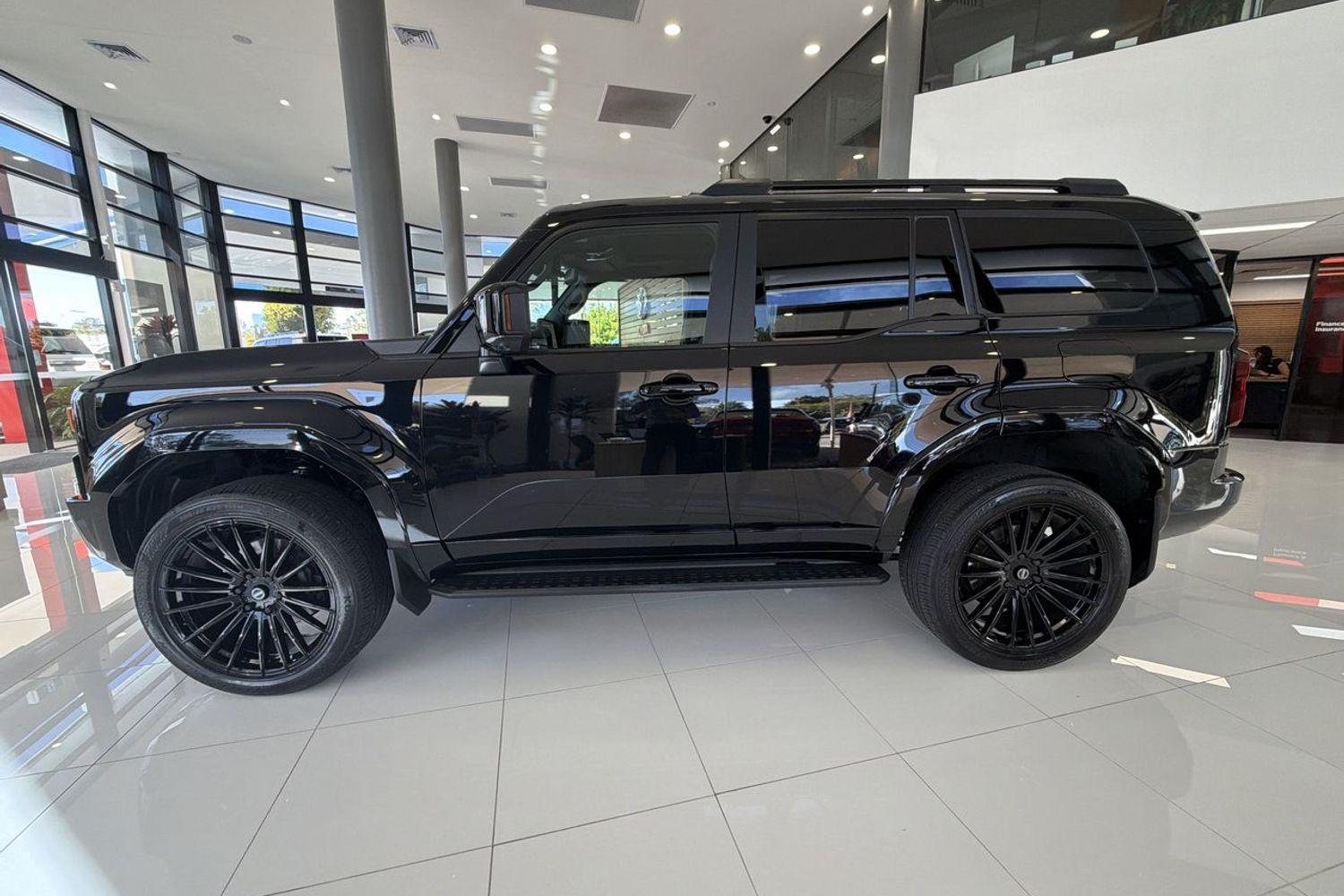2025 Toyota Landcruiser Prado Kakadu in Black