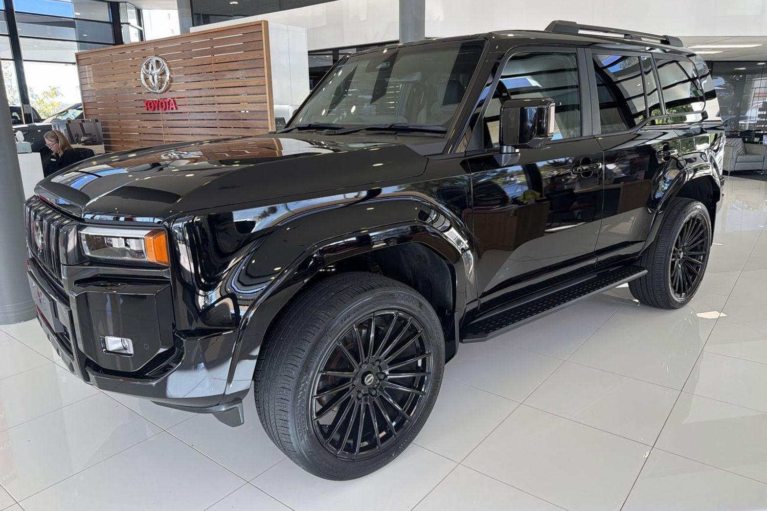 2025 Toyota Landcruiser Prado Kakadu in Black