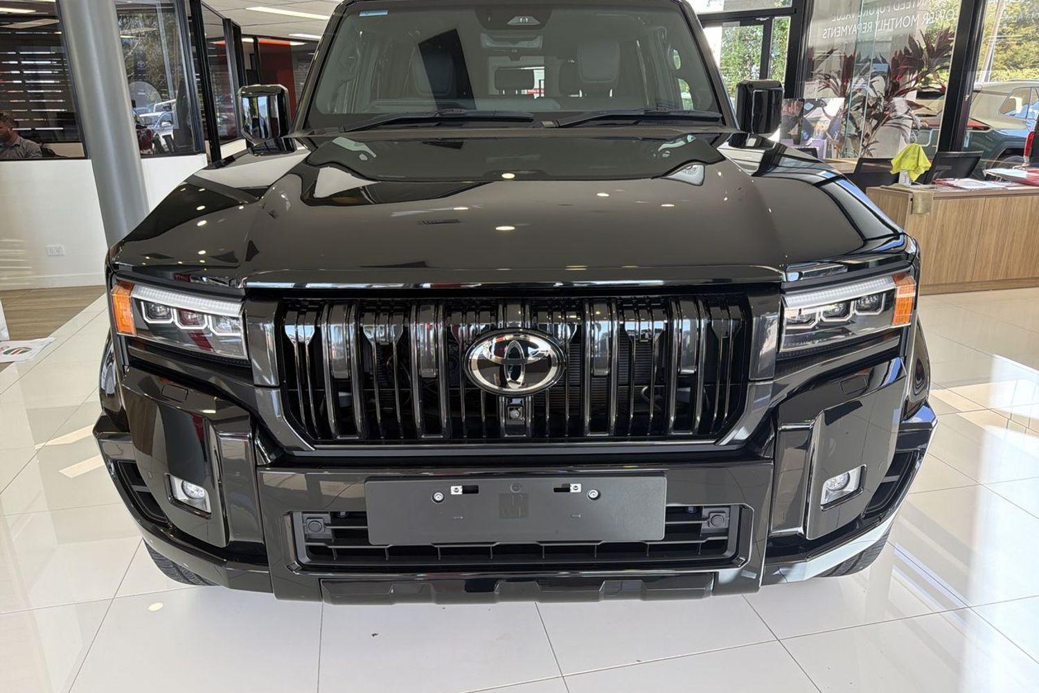 2025 Toyota Landcruiser Prado Kakadu in Black