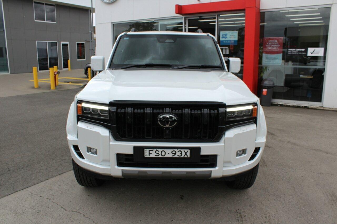 2025 Toyota Landcruiser Prado Kakadu in White