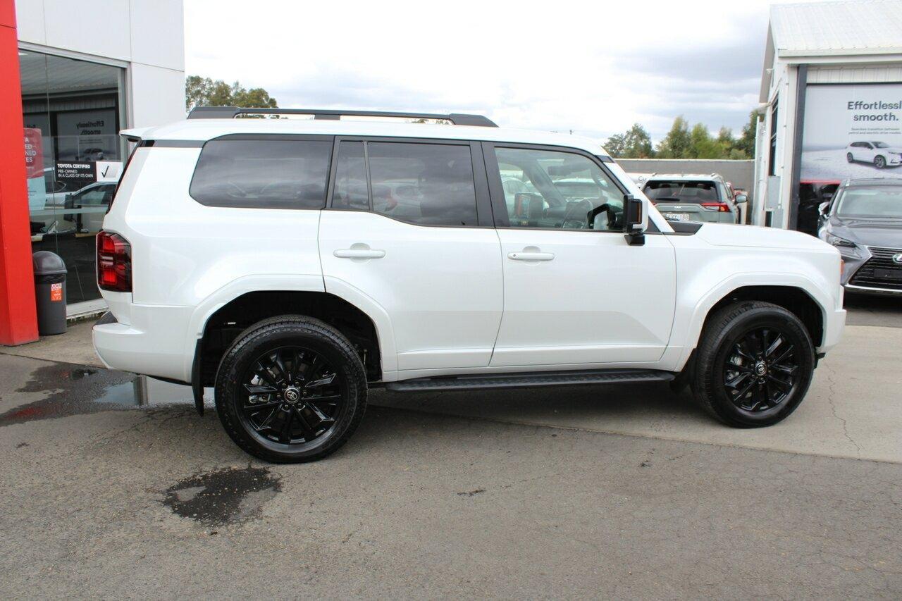 2025 Toyota Landcruiser Prado Kakadu in White