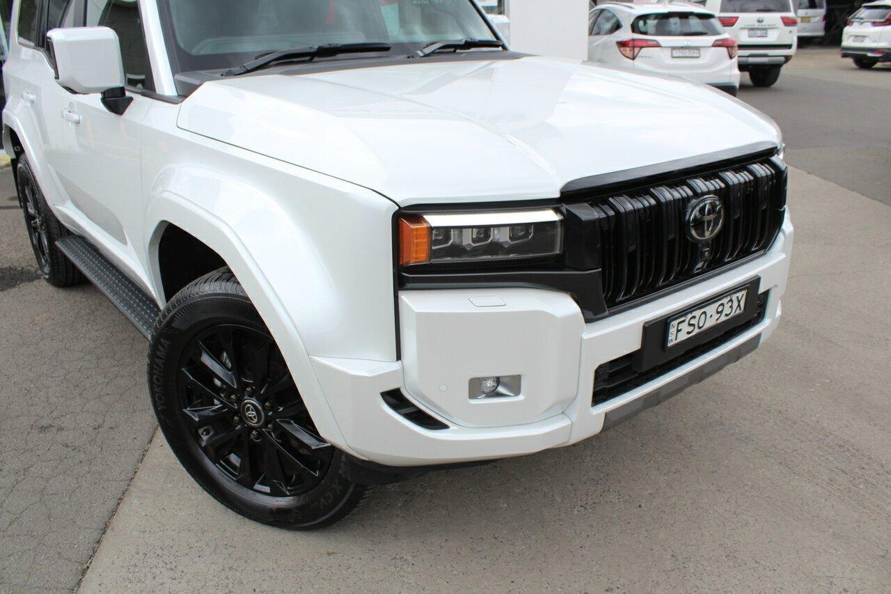 2025 Toyota Landcruiser Prado Kakadu in White
