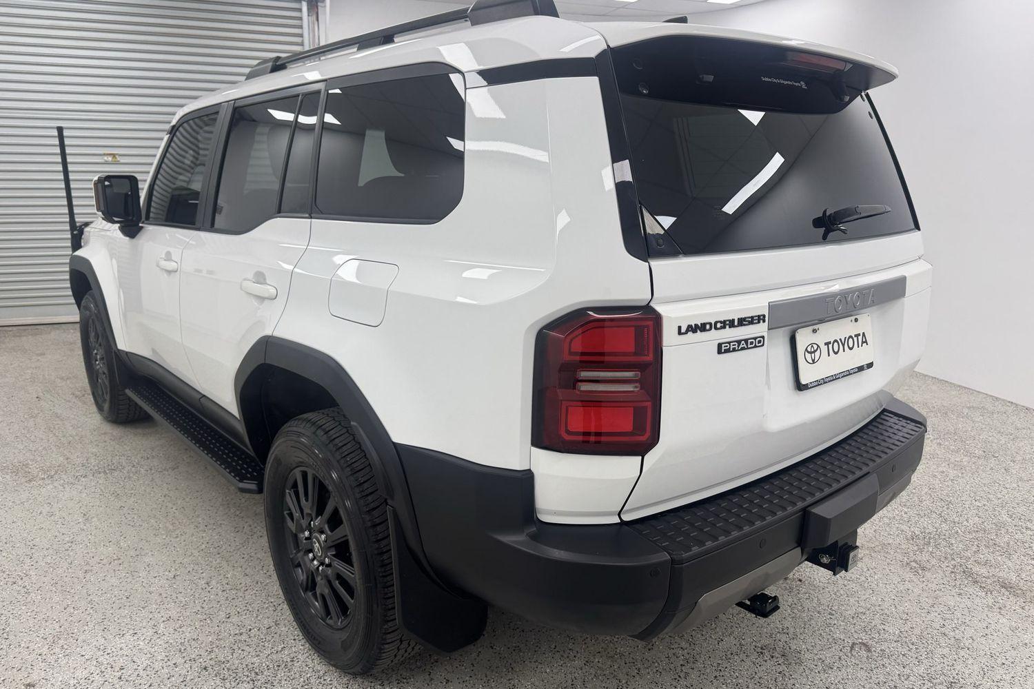 2024 Toyota Landcruiser Prado GXL in White