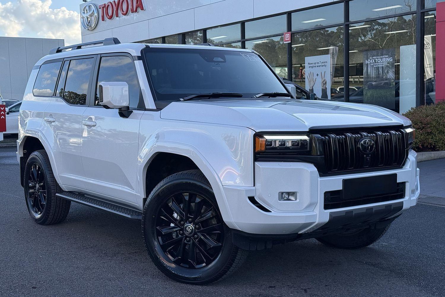 2025 Toyota Landcruiser Prado Kakadu in White