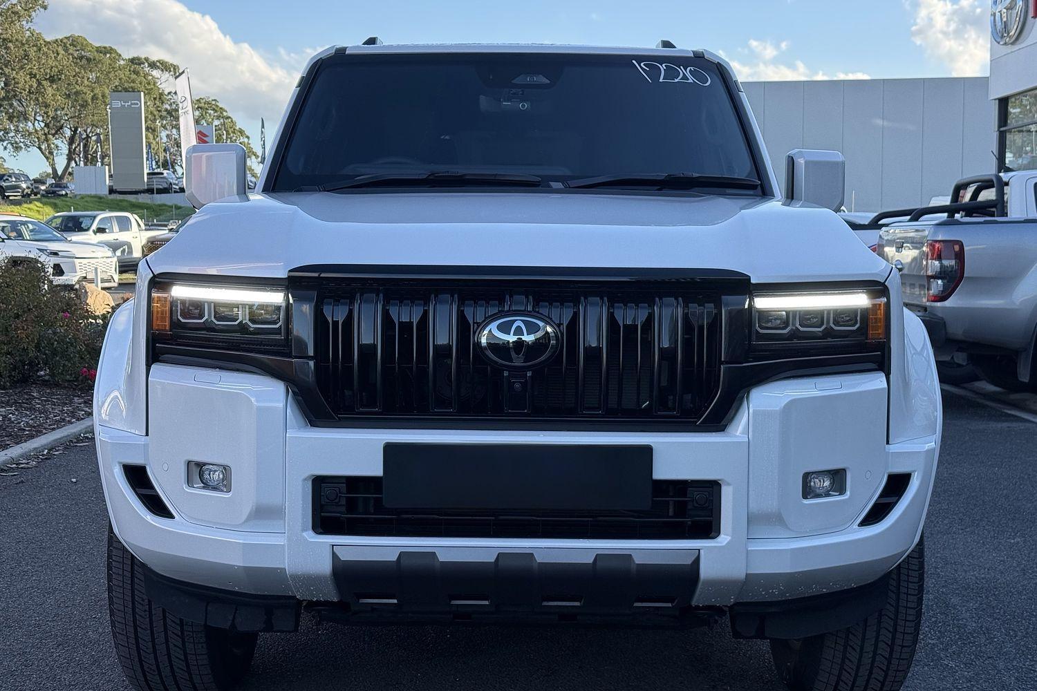 2025 Toyota Landcruiser Prado Kakadu in White