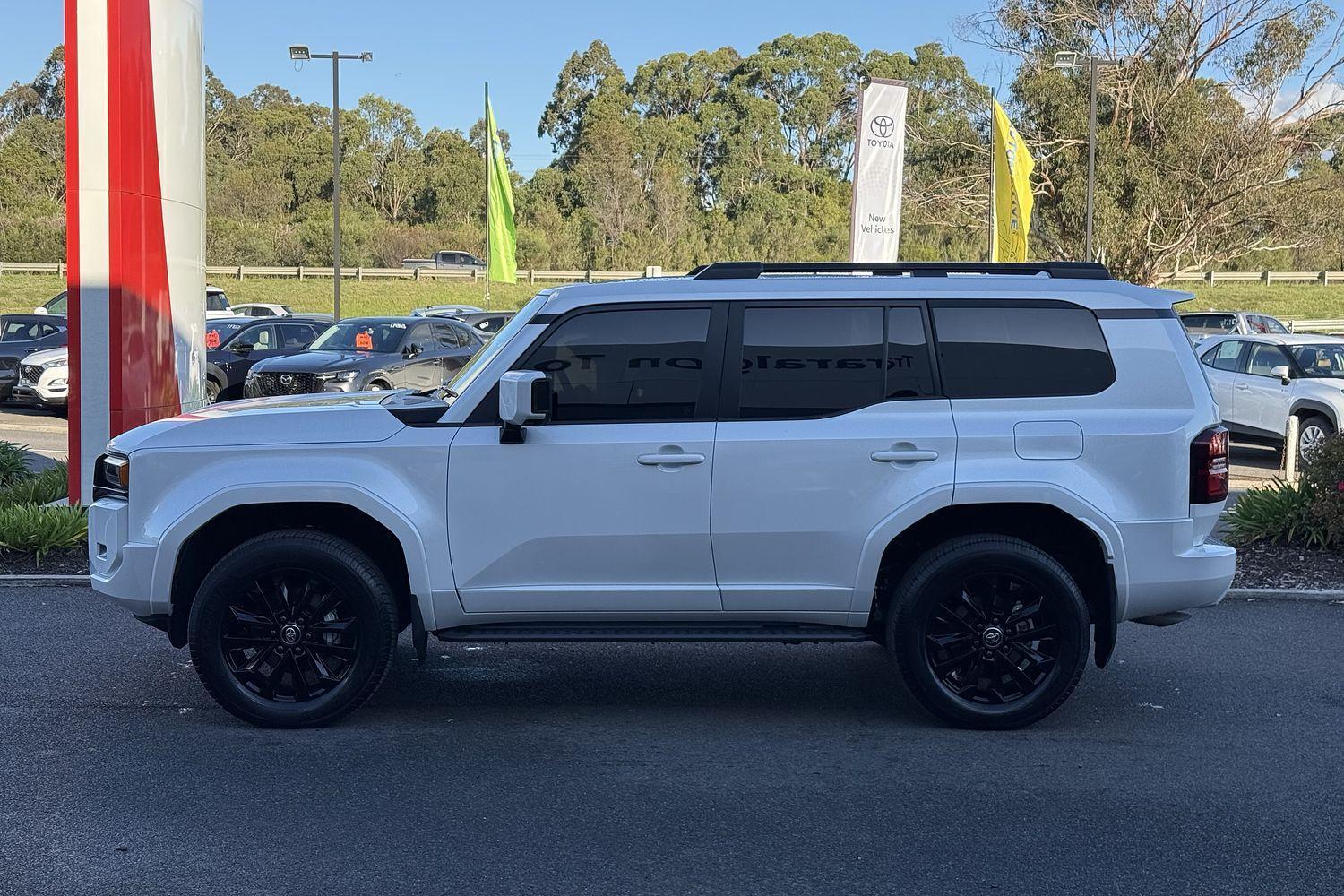 2025 Toyota Landcruiser Prado Kakadu in White