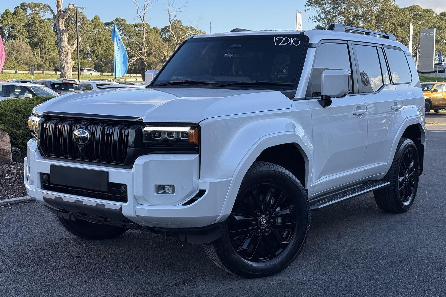 2025 Toyota Landcruiser Prado Kakadu in White
