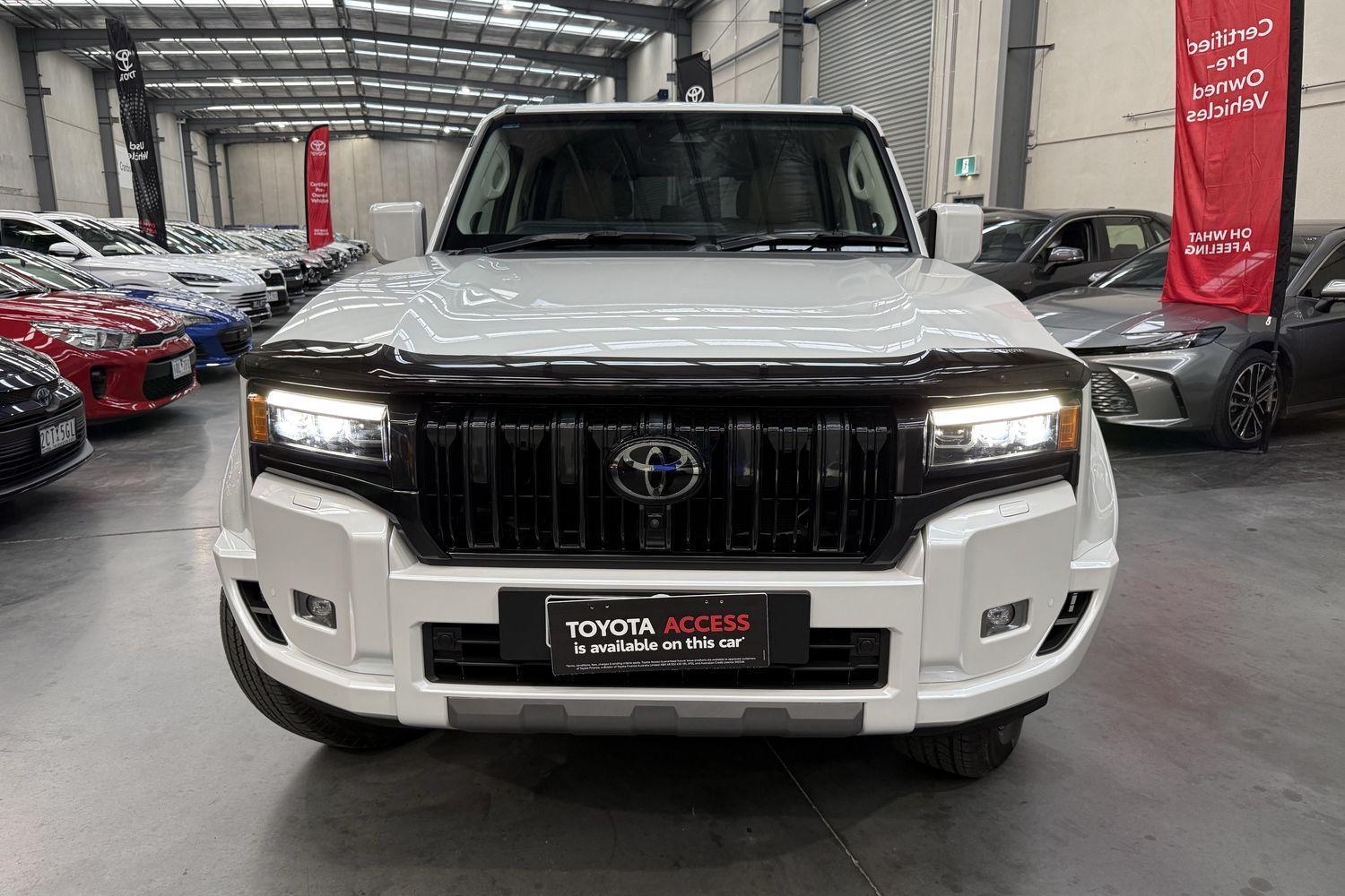 2025 Toyota Landcruiser Prado VX in White