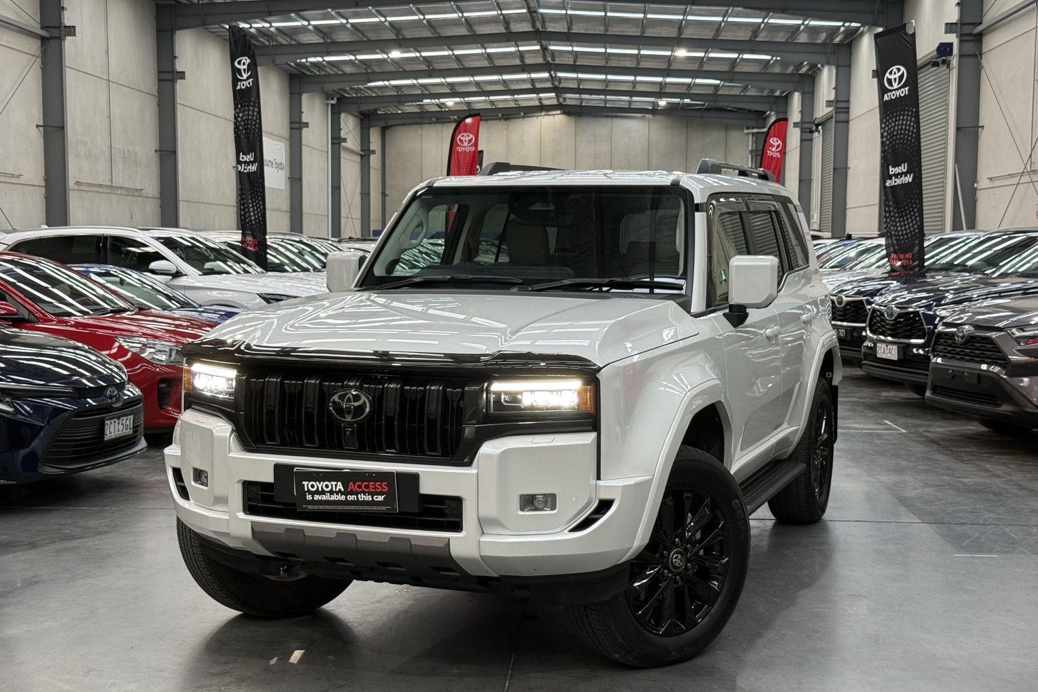 2025 Toyota Landcruiser Prado VX in White