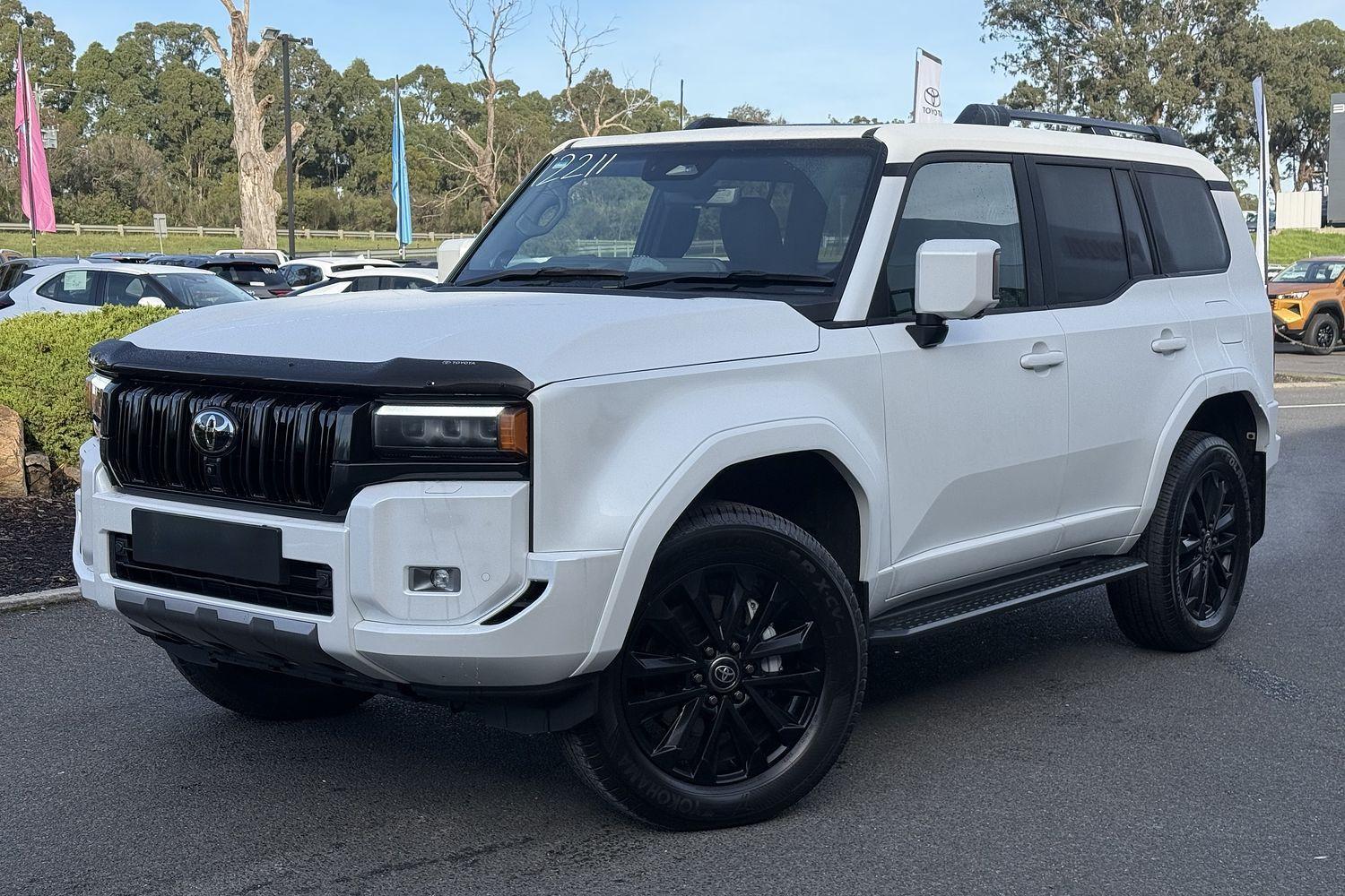 2025 Toyota Landcruiser Prado Kakadu in White