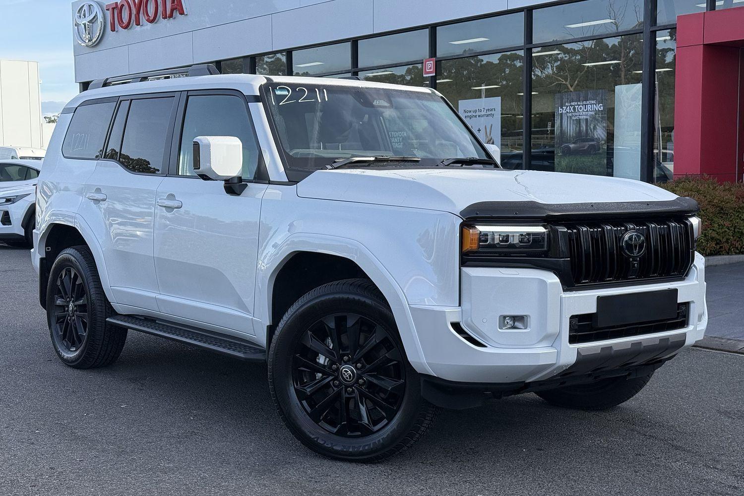 2025 Toyota Landcruiser Prado Kakadu in White